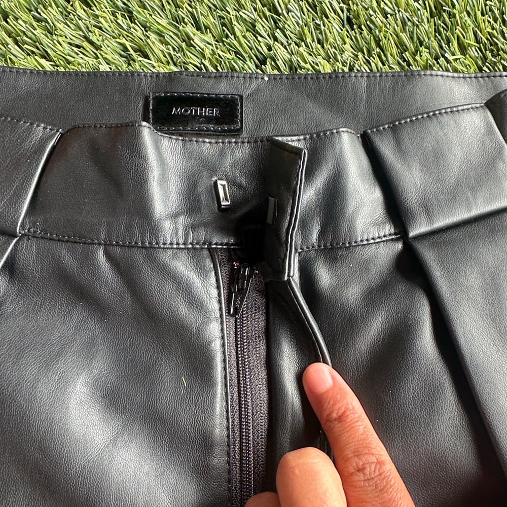 MOTHER High Waisted Tunnel Vision Pleated Prep Sneak Feaux Leather Pants Size 27 - Picture 10 of 14
